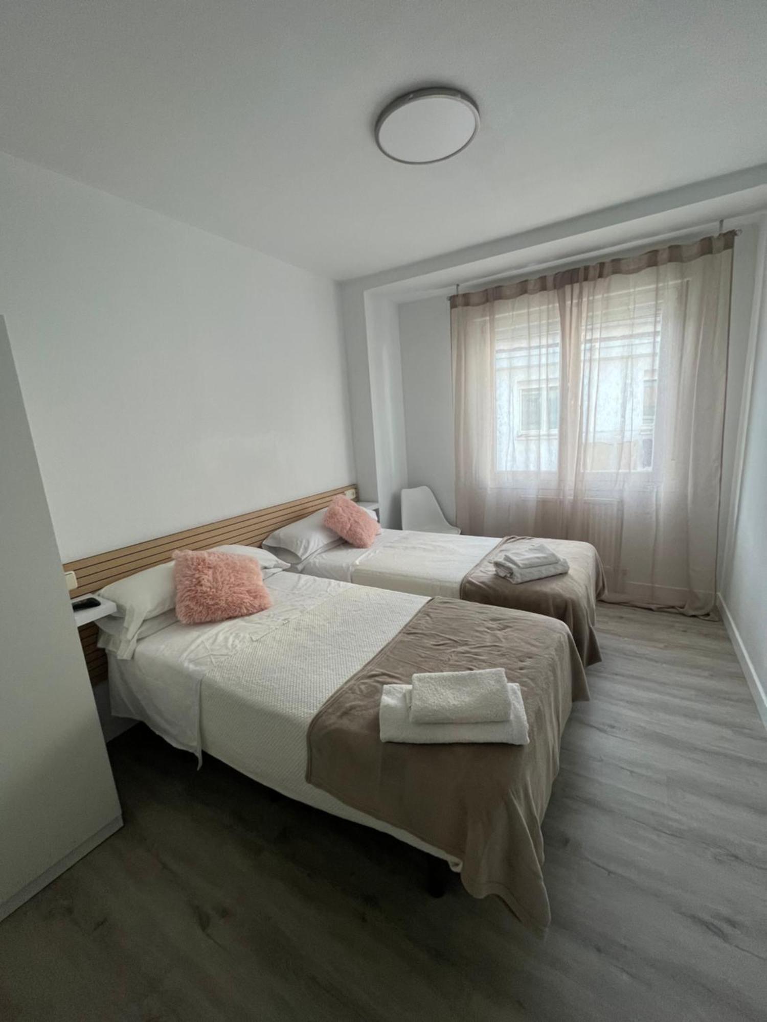 Pension Luzia - Optional Auto Check-In Pamplona Exterior foto